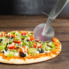 Plaque Pizza Ronde Chef Pomodoro - Moule à Pizza - Lot de 3 Plaques pizza  et 1 Grille de Support - Plat à Pizza pour Four Antiadhésif en Acier  Inoxydable (33 cm) : : Cuisine et Maison